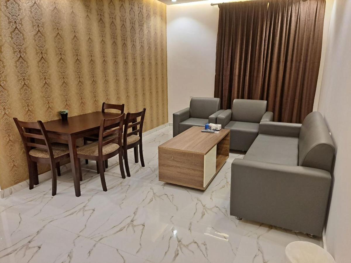 Golden Dahlia Fintas Aparthotel Kuwait City Exterior photo