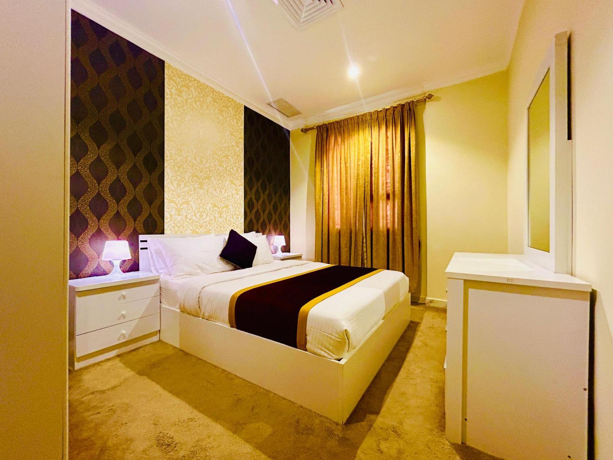 Golden Dahlia Fintas Aparthotel Kuwait City Exterior photo