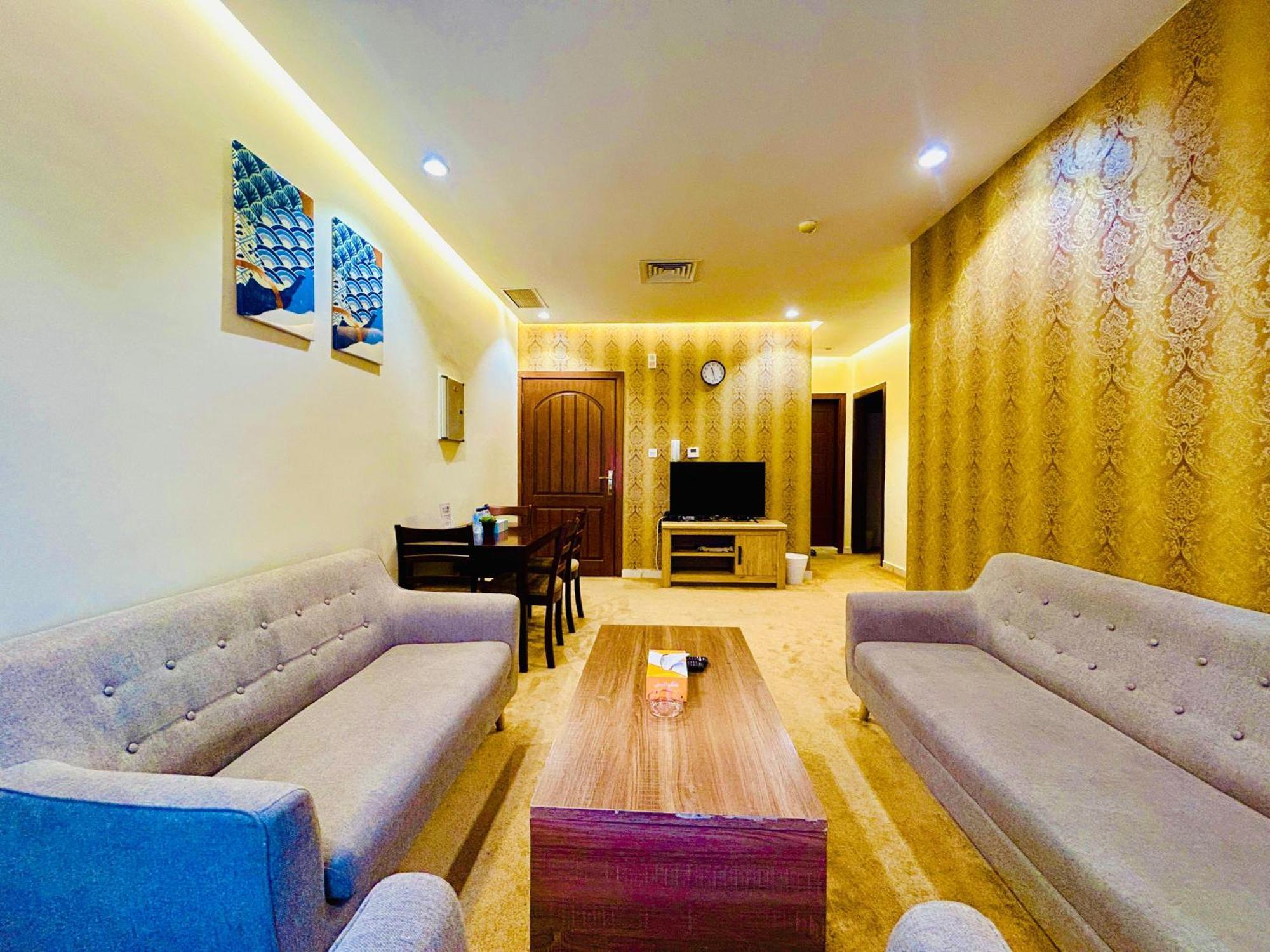 Golden Dahlia Fintas Aparthotel Kuwait City Exterior photo