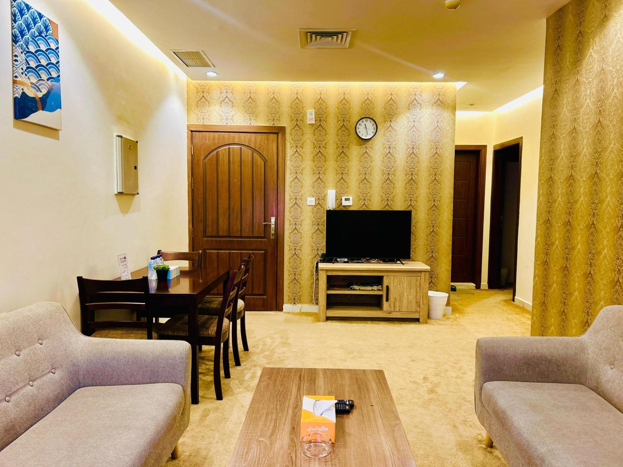 Golden Dahlia Fintas Aparthotel Kuwait City Exterior photo