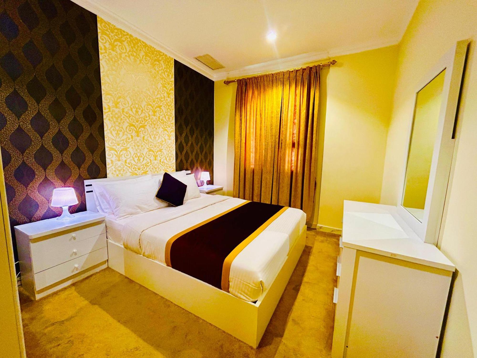 Golden Dahlia Fintas Aparthotel Kuwait City Exterior photo