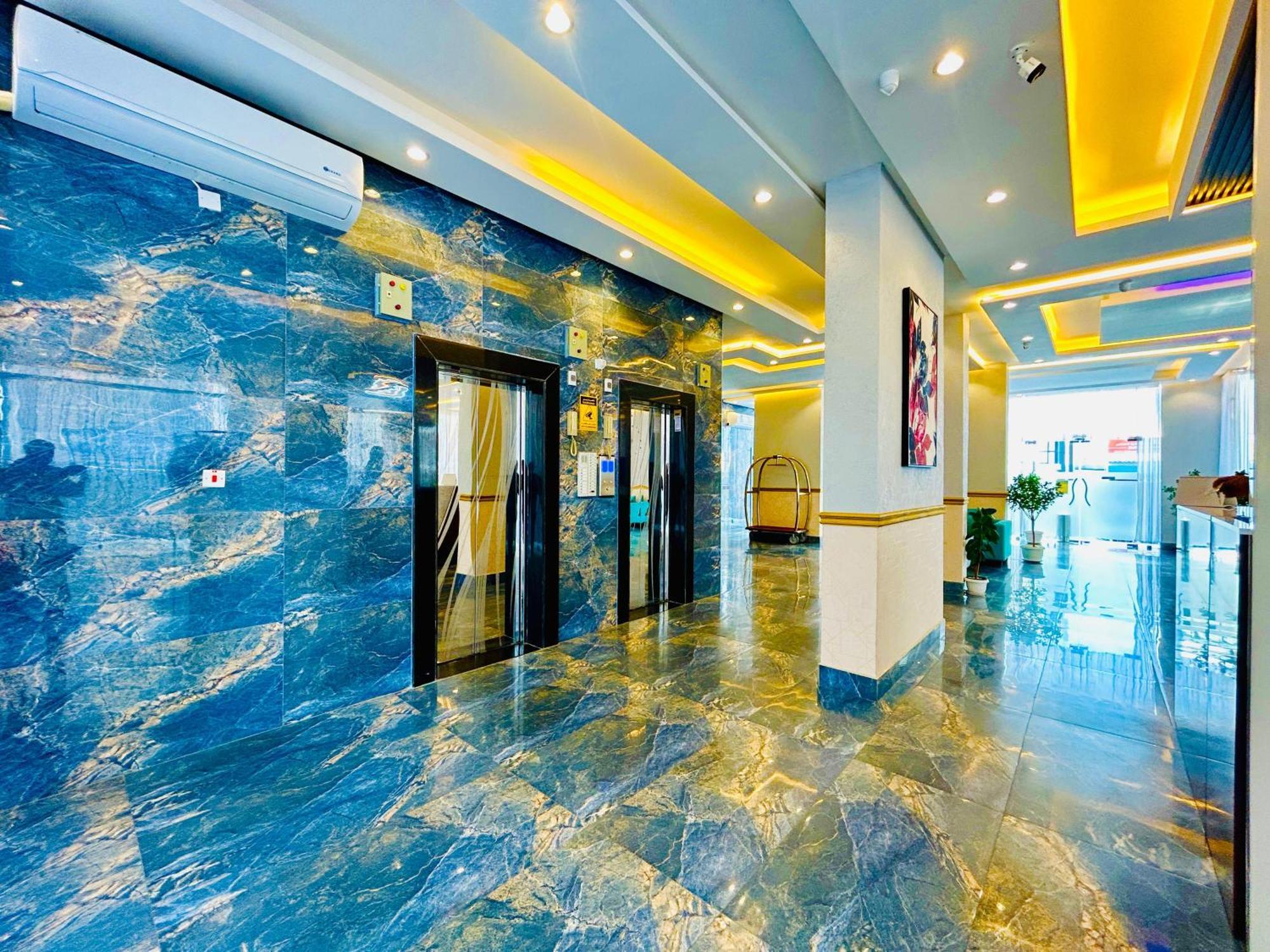 Golden Dahlia Fintas Aparthotel Kuwait City Exterior photo