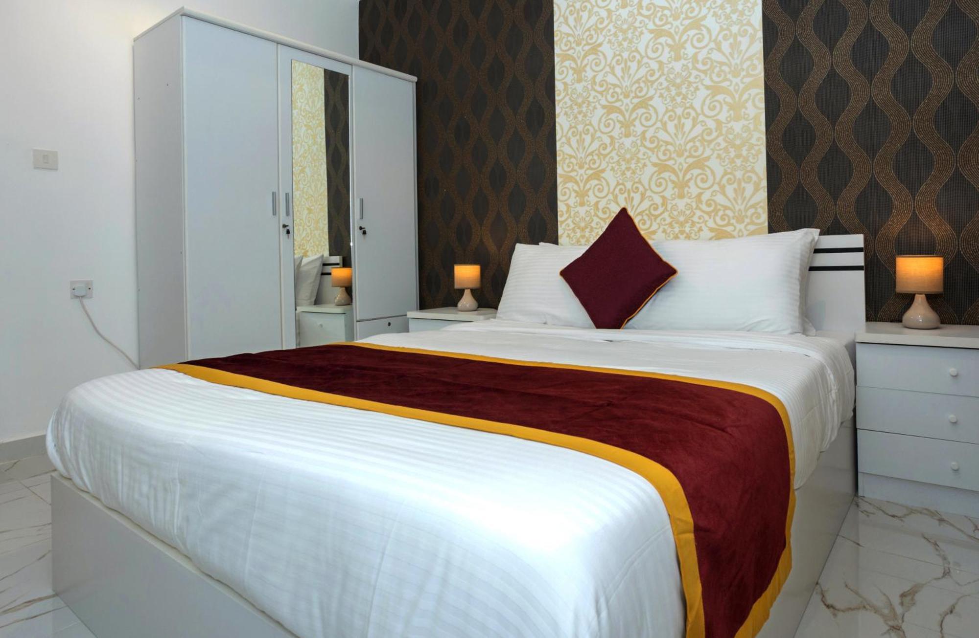Golden Dahlia Fintas Aparthotel Kuwait City Exterior photo